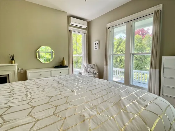 $2,900 | 541 Bellevue Avenue, Unit 4, Newport, RI 02840