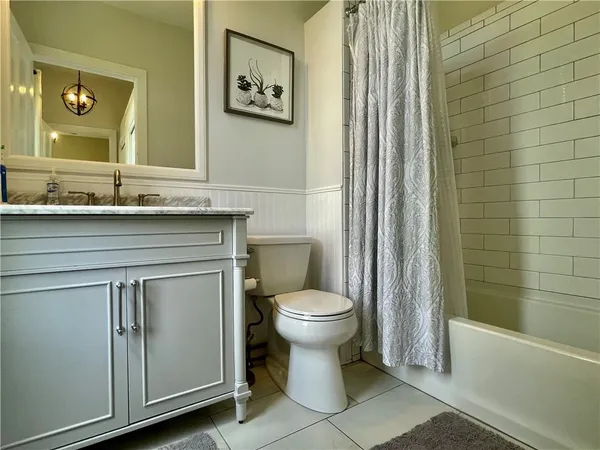 $2,900 | 541 Bellevue Avenue, Unit 4, Newport, RI 02840