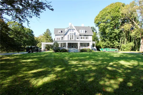 $2,900 | 541 Bellevue Avenue, Unit 4, Newport, RI 02840