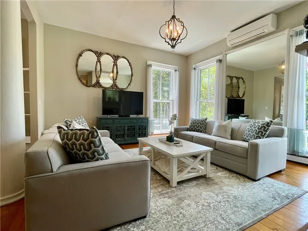 $2,900 | 541 Bellevue Avenue, Unit 4, Newport, RI 02840