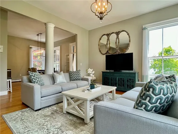 $2,900 | 541 Bellevue Avenue, Unit 4, Newport, RI 02840