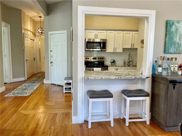 $2,900 | 541 Bellevue Avenue, Unit 4, Newport, RI 02840