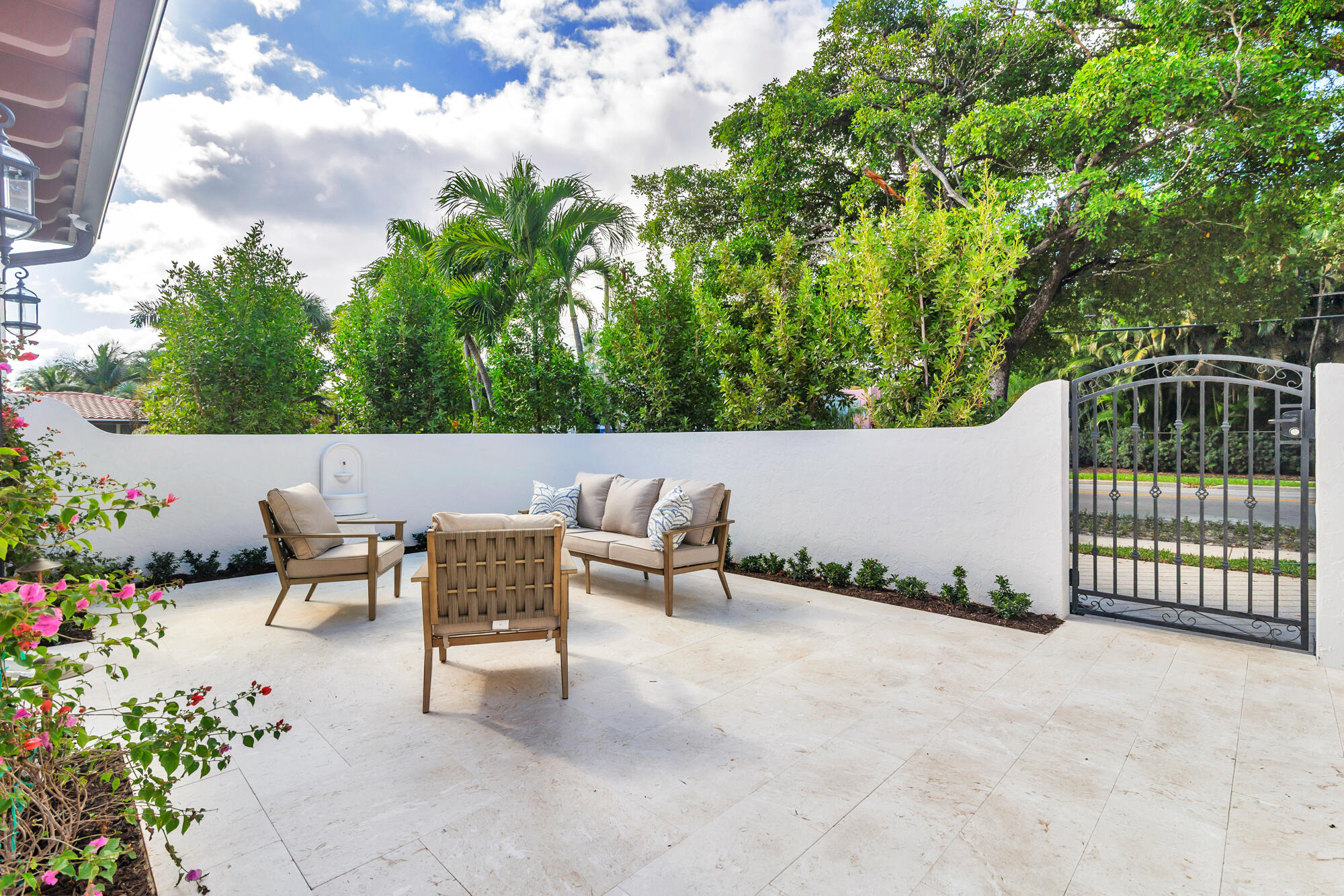 265 Marlborough Road West Palm Beach, FL 33405 - Photo 16 of 31 side loggia