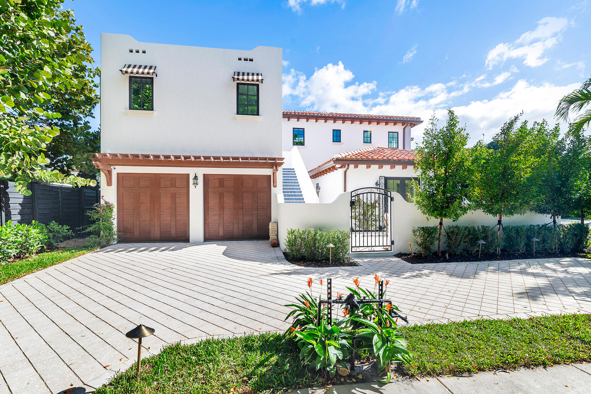 265 Marlborough Road West Palm Beach, FL 33405 - Photo 30 of 31 garage