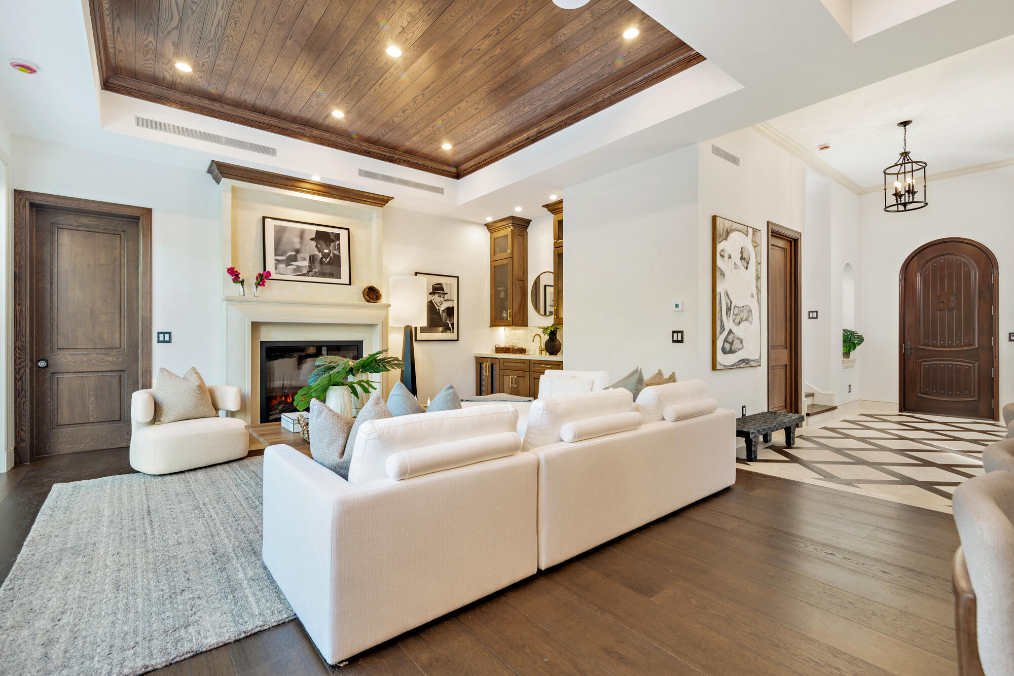 265 Marlborough Road West Palm Beach, FL 33405 - Photo 7 of 31 lvg rm w.foyer