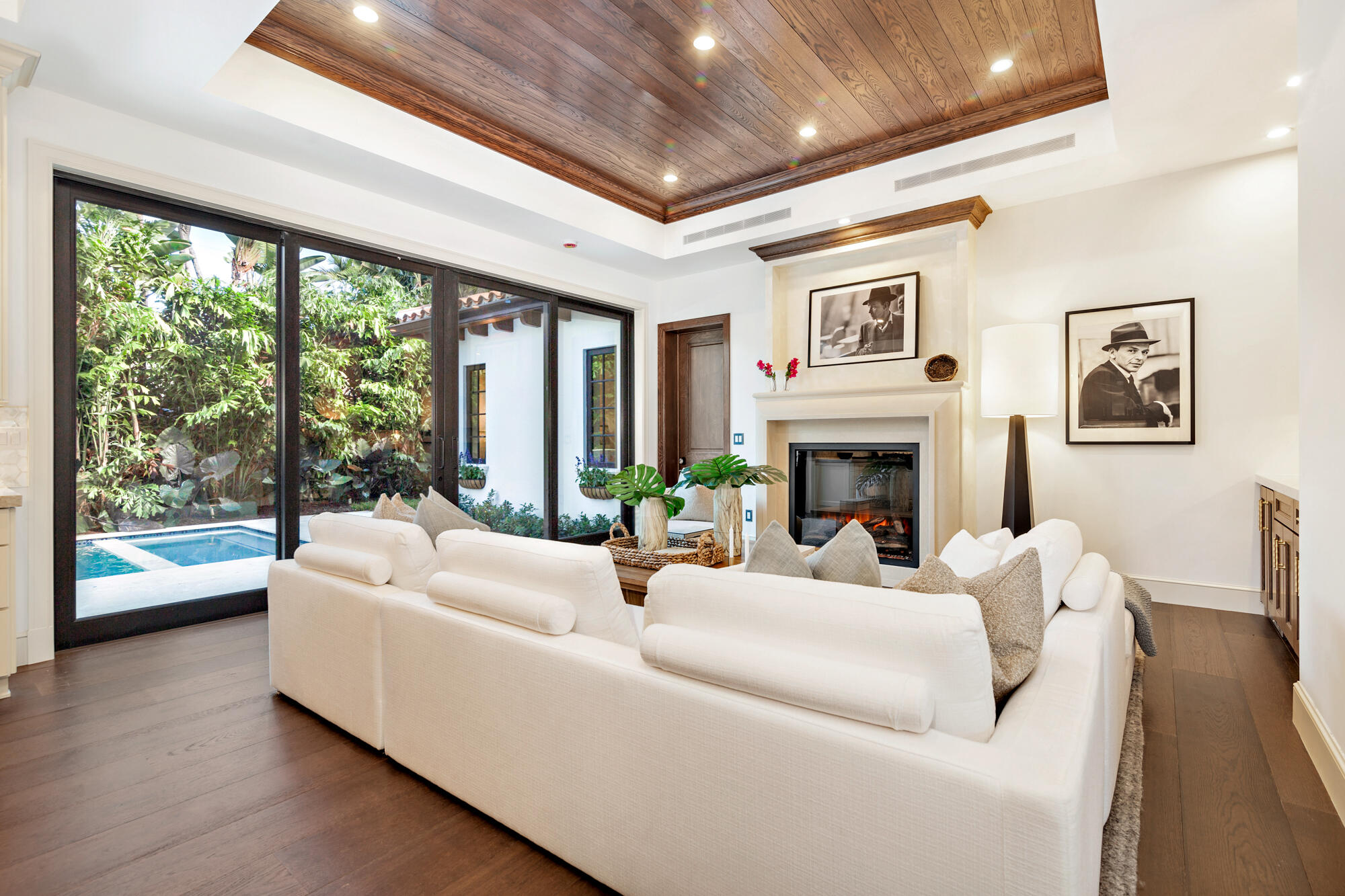 265 Marlborough Road West Palm Beach, FL 33405 - Photo 8 of 31 lvg rm w.pool