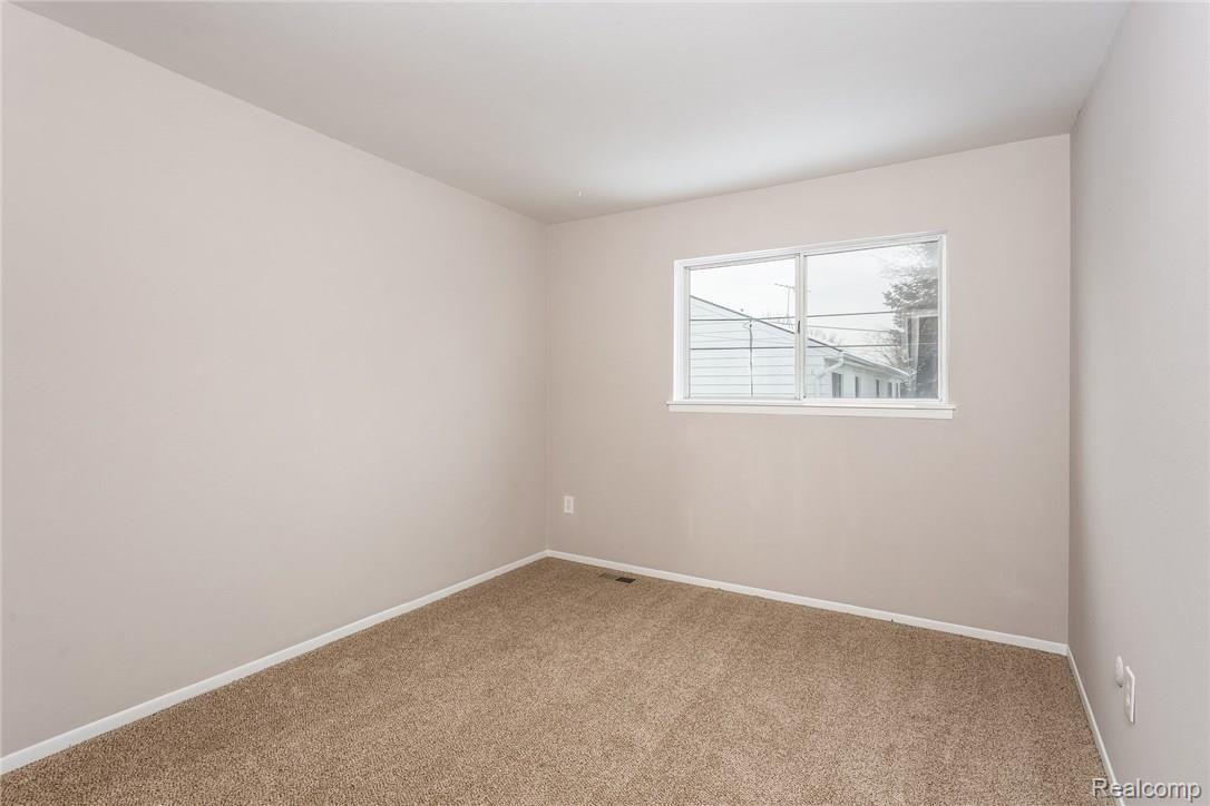108 Manor Way Rochester, MI 48309 - Photo 23 of 32 024-Bedroom-5297979-medium.jpg