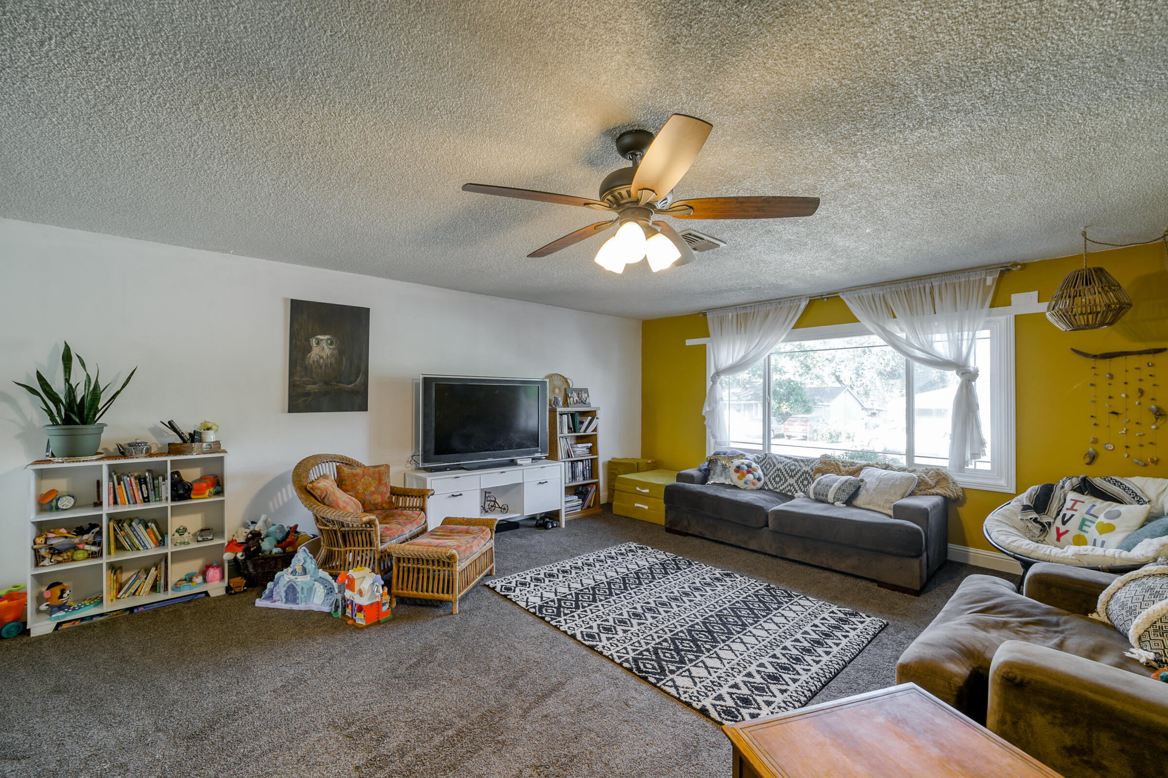 788 Ridge Road Redding, CA 96003 - Photo 15 of 59 HV7A5213