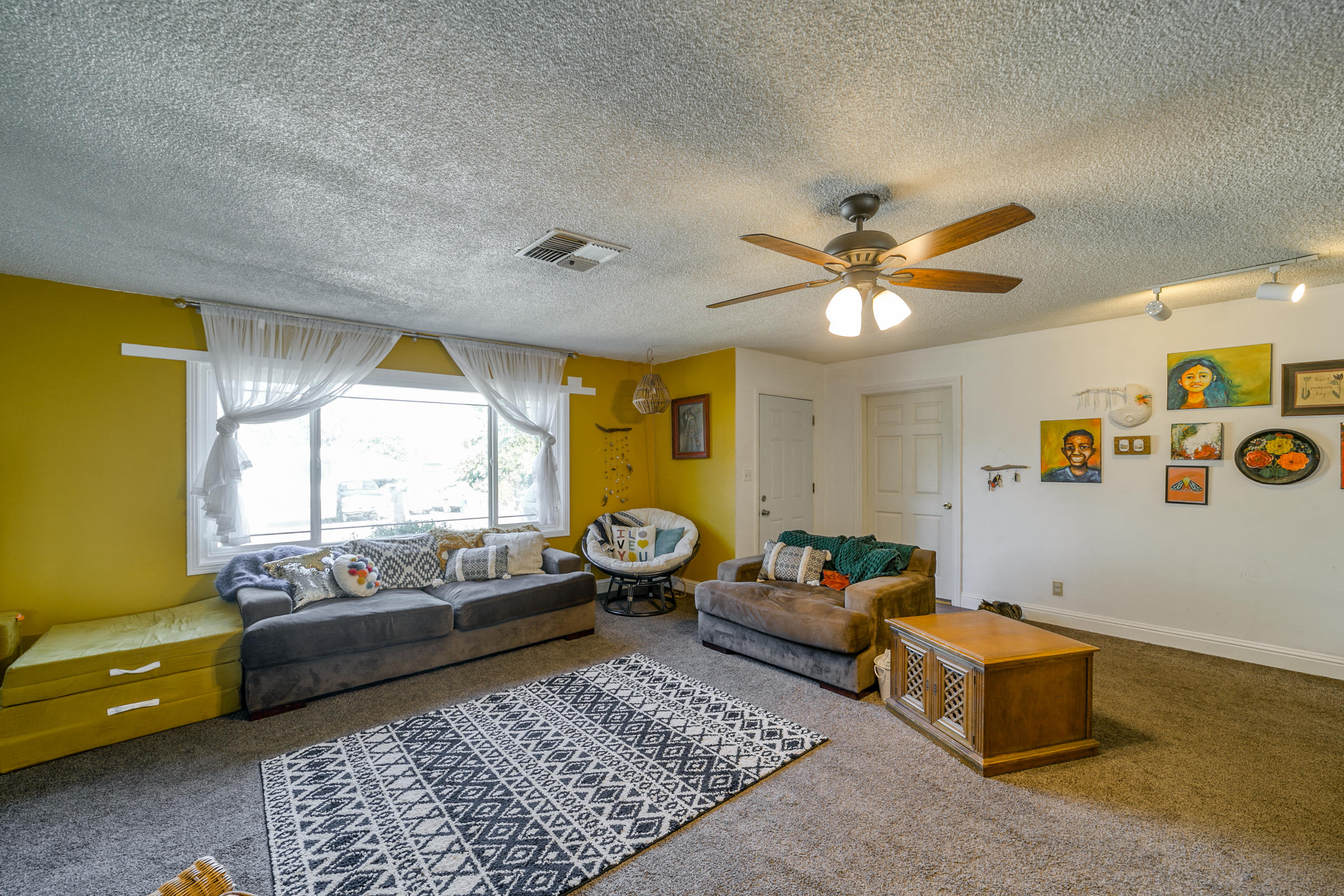 788 Ridge Road Redding, CA 96003 - Photo 17 of 59 HV7A5228