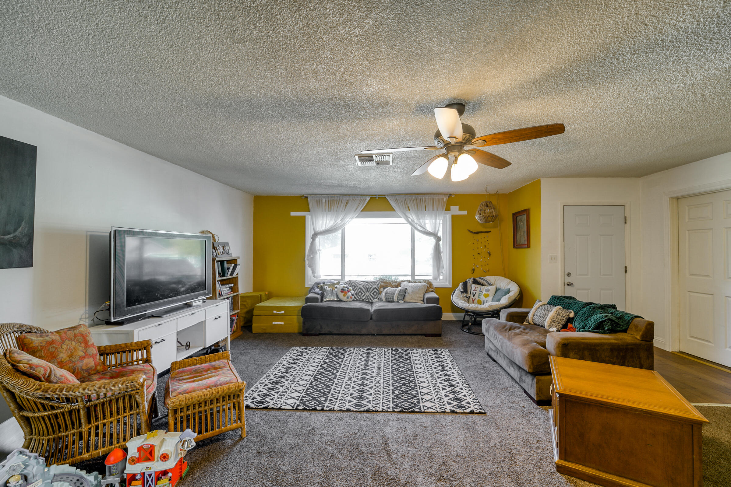 788 Ridge Road Redding, CA 96003 - Photo 22 of 59 HV7A5268