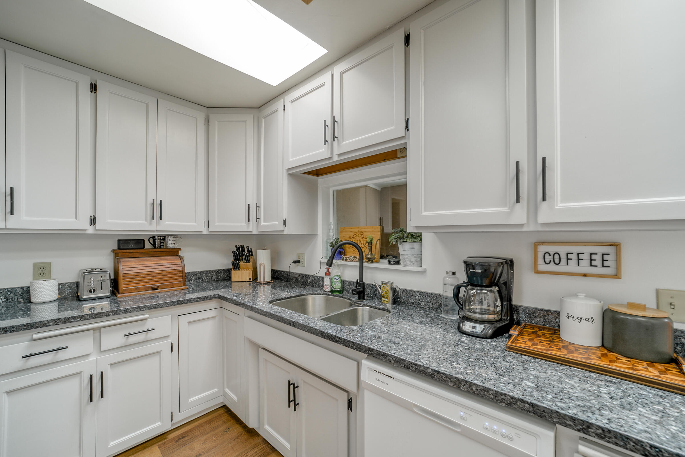 788 Ridge Road Redding, CA 96003 - Photo 3 of 59 HV7A5048