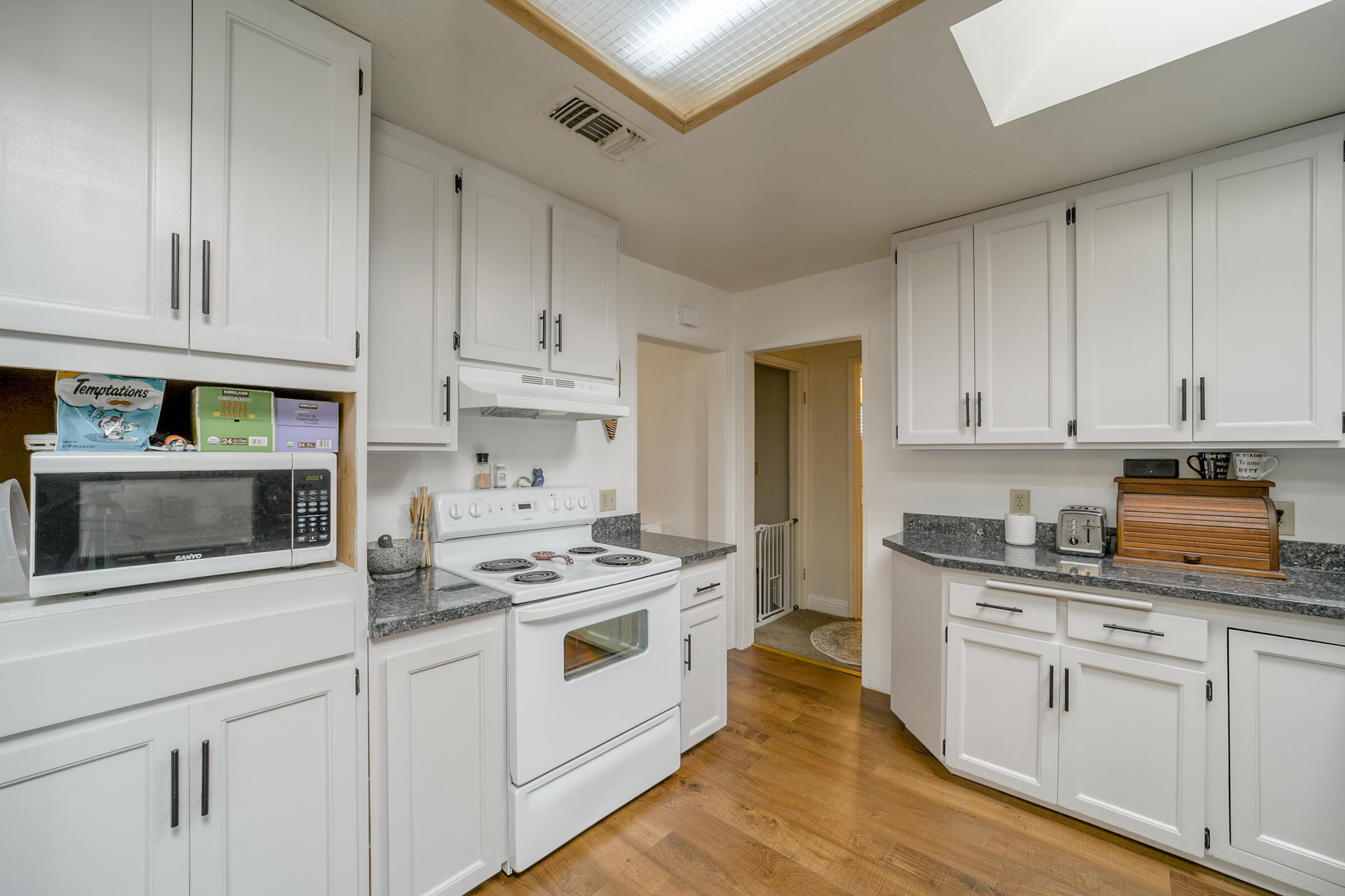 788 Ridge Road Redding, CA 96003 - Photo 5 of 59 HV7A5058