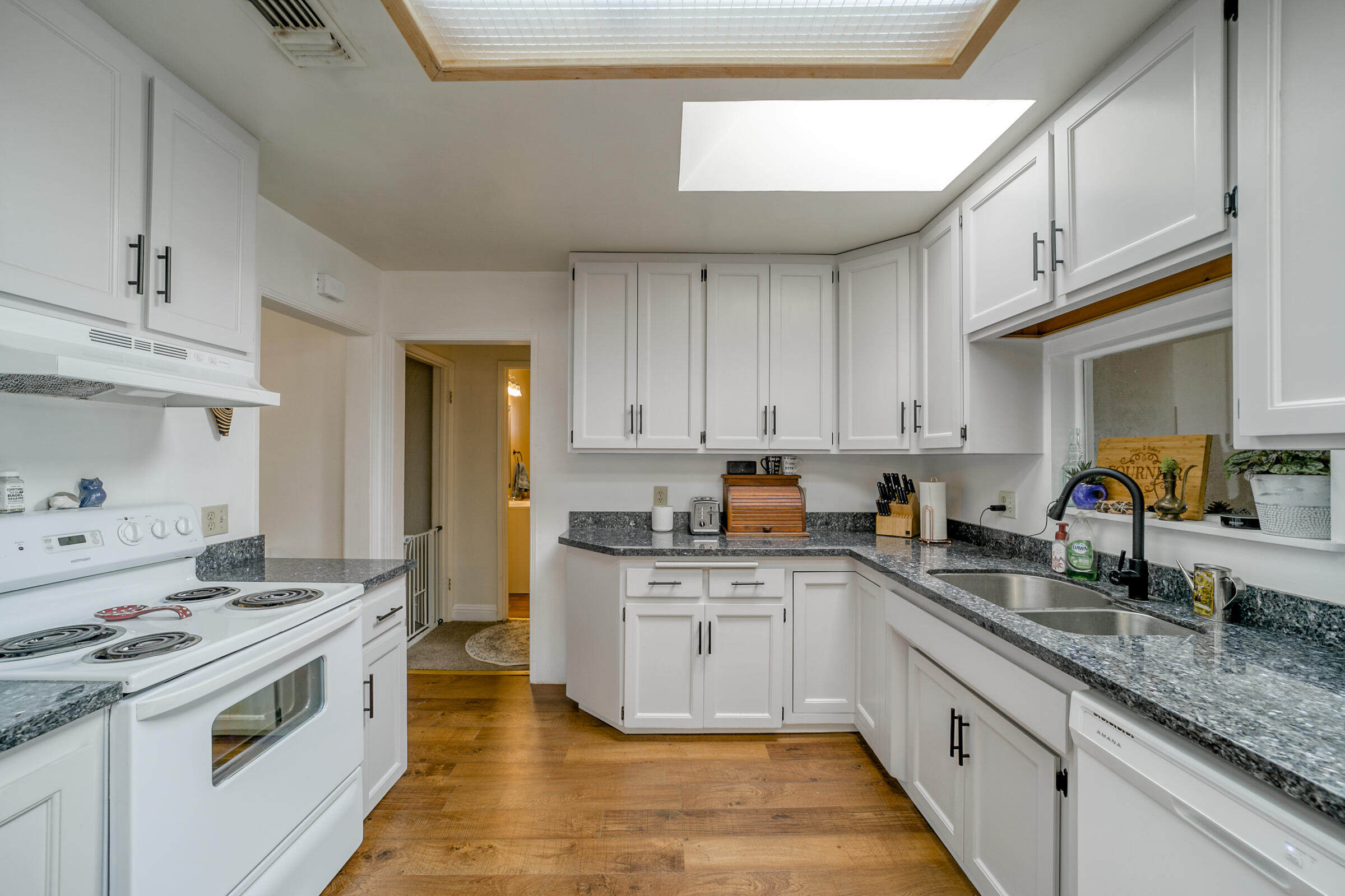 788 Ridge Road Redding, CA 96003 - Photo 7 of 59 HV7A5068