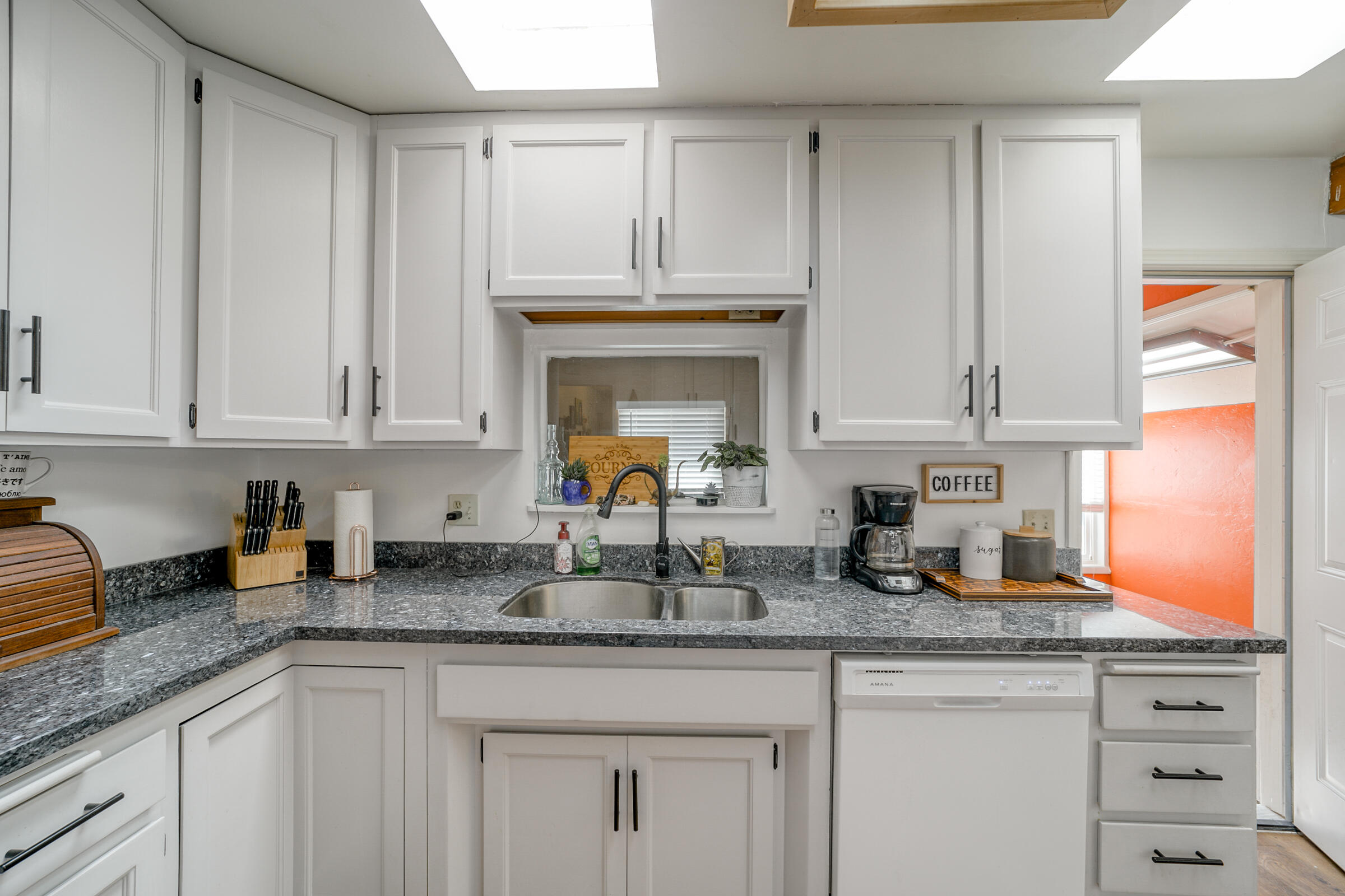 788 Ridge Road Redding, CA 96003 - Photo 8 of 59 HV7A5078