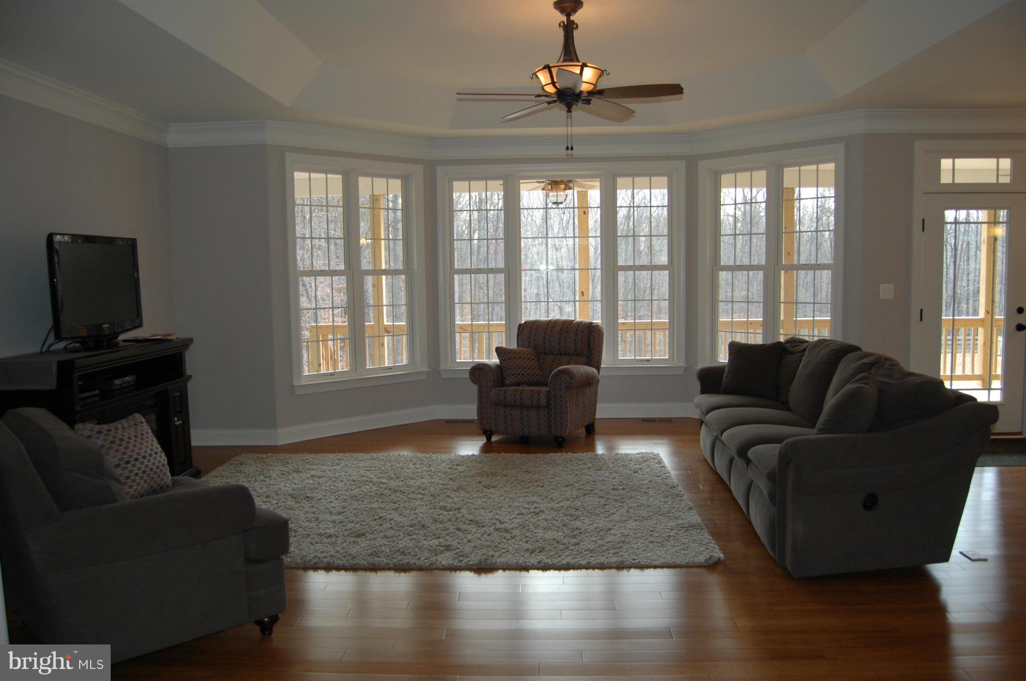 261 Cropp Road Fredericksburg, VA 22406 - Photo 8 of 30 Living Room