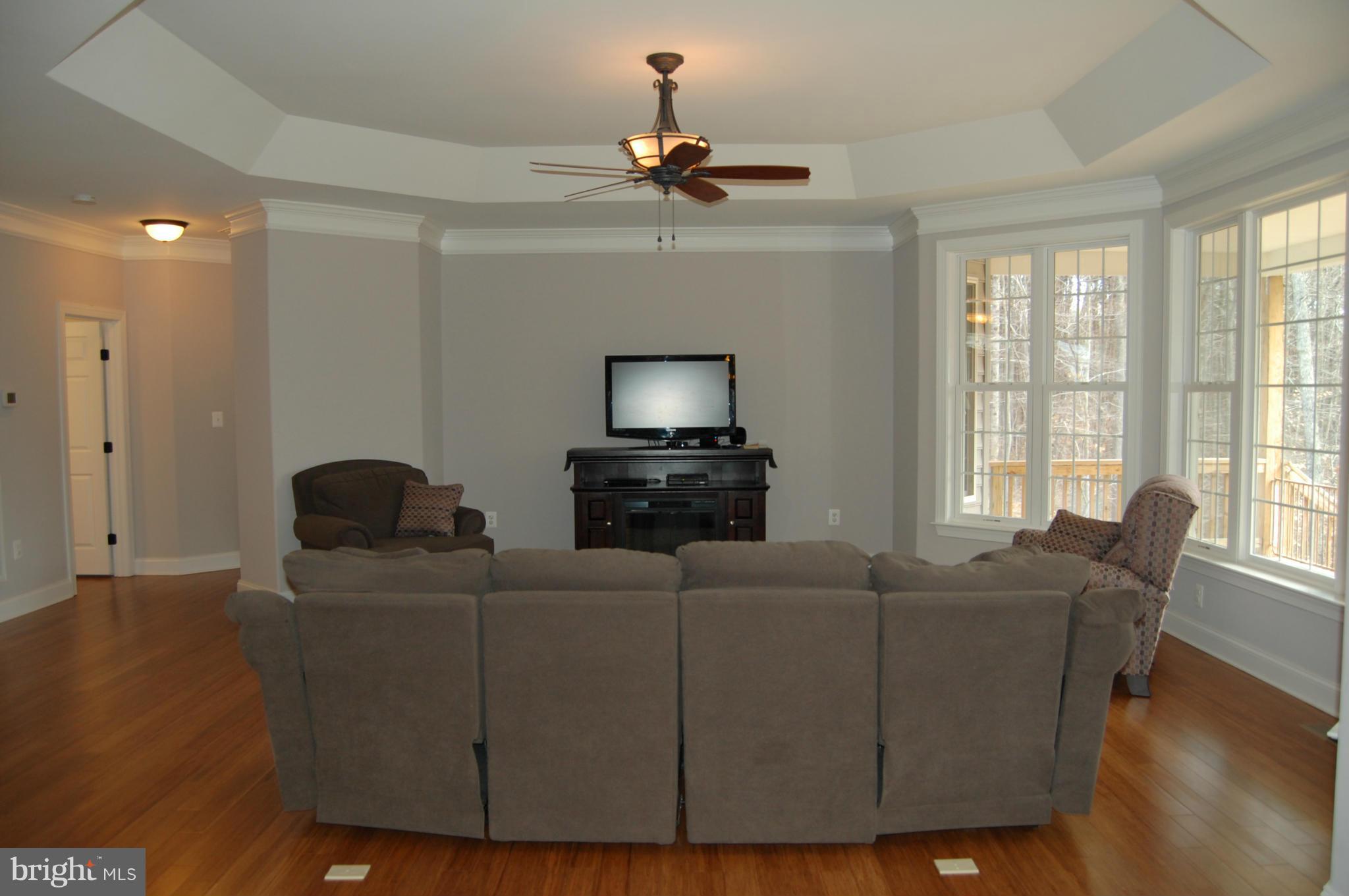 261 Cropp Road Fredericksburg, VA 22406 - Photo 9 of 30 Living Room