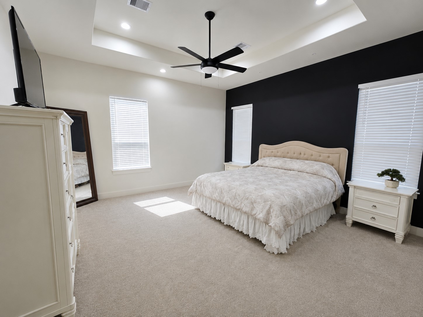 440 Farm To Market 223 Shepherd, TX 77371 - Photo 20 of 40 a spacious bedroom with a bed and a chandelier
