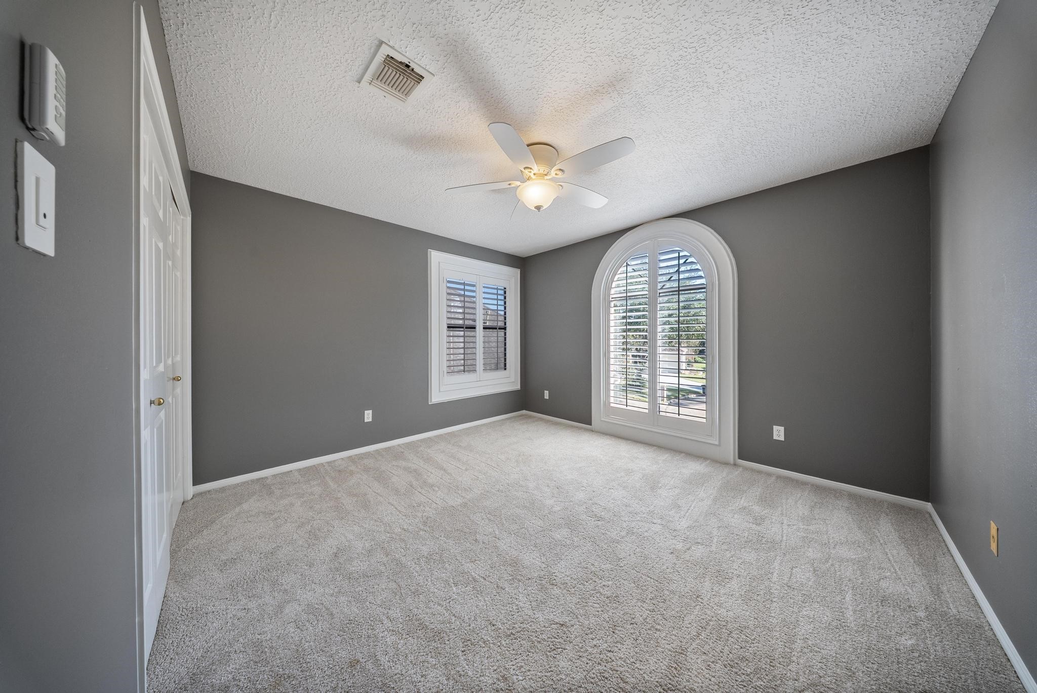 11626 Taos Lane Houston, TX 77070 - Photo 27 of 32 a view of an empty room with a window