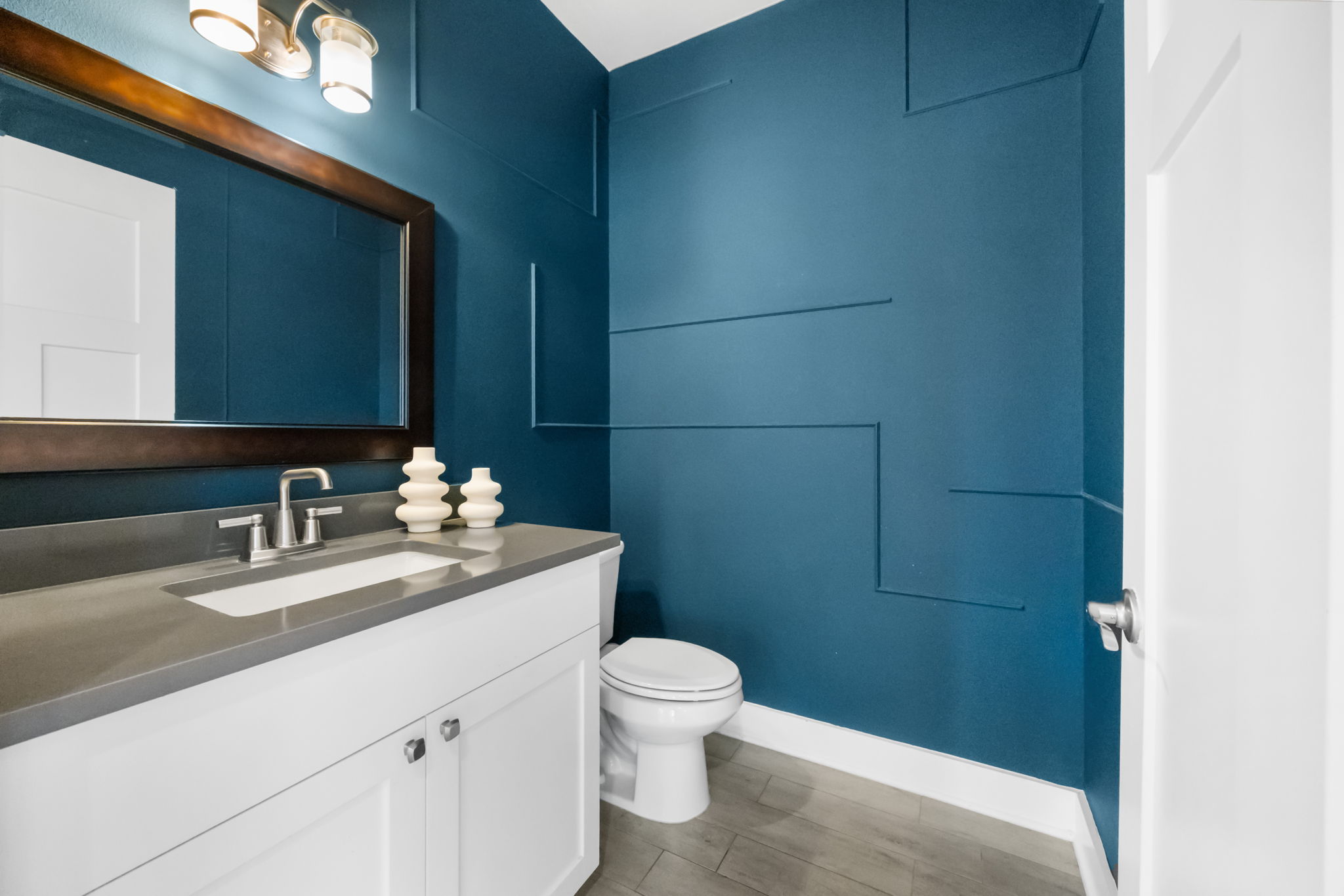 2413 Sharon Lane Austin, TX 78703 - Photo 4 of 18 Powder room