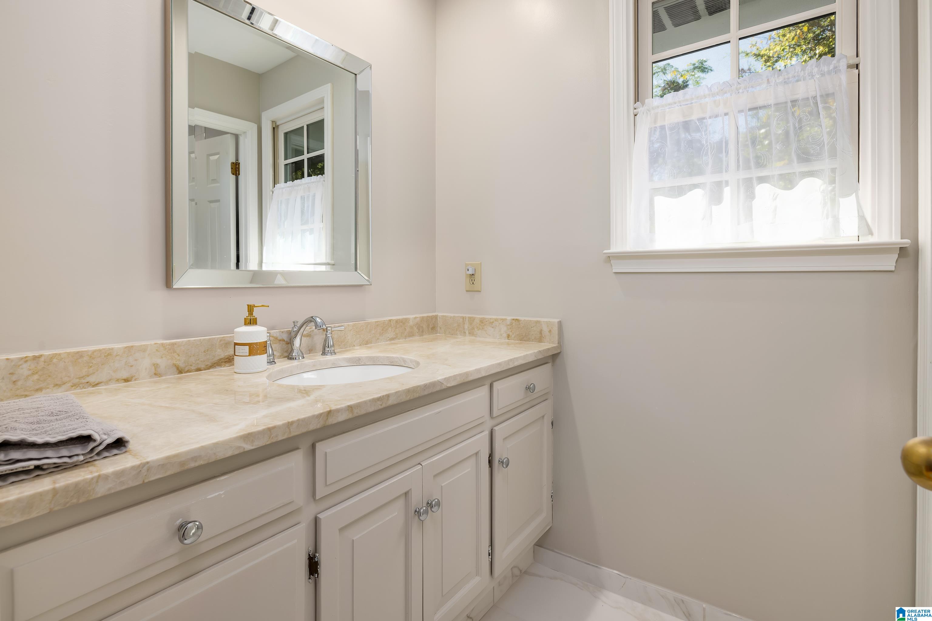 2210 Cahaba Road Birmingham, AL 35223 - Photo 30 of 41