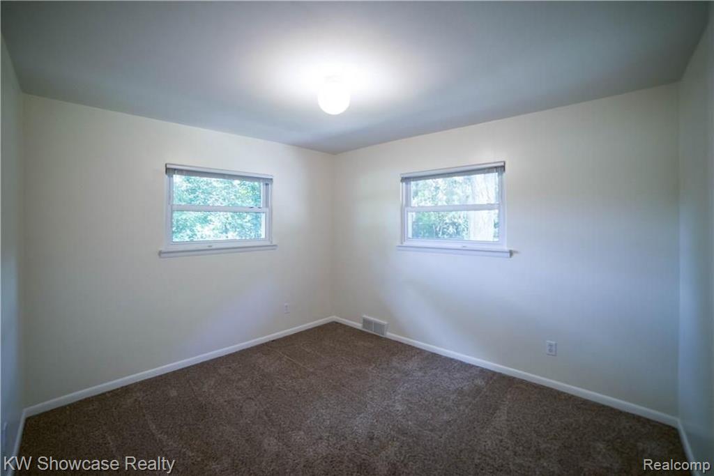 29893 Beacontree Street Farmington Hills, MI 48331 - Photo 6 of 17