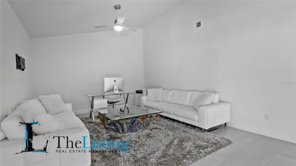 a view of an entryway with a livingroom