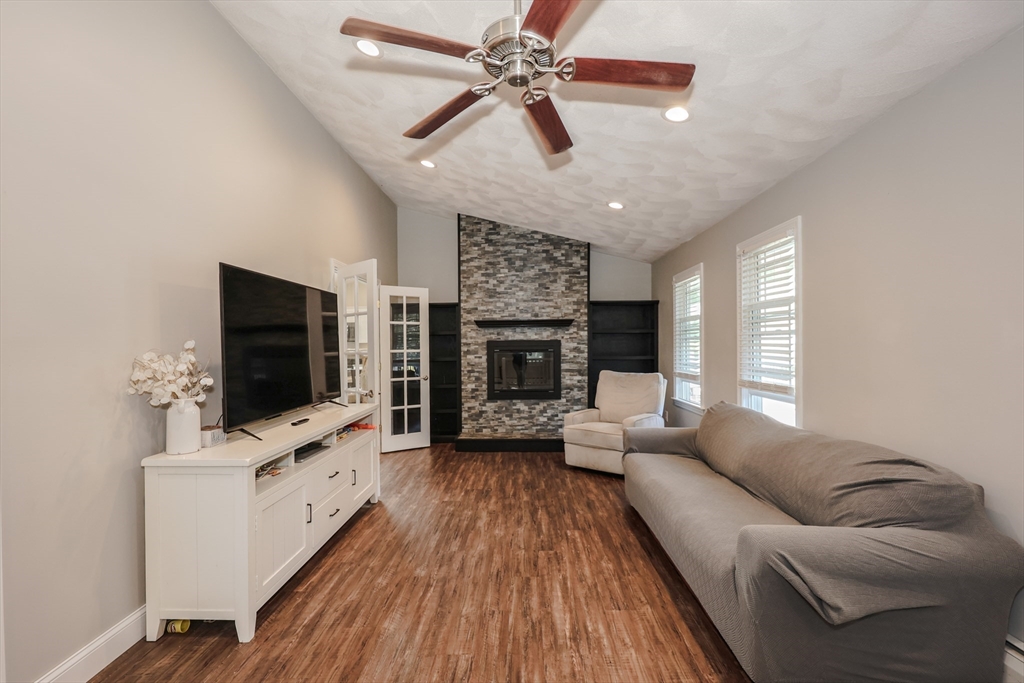 86 Meadowbrook Road Chelmsford, MA 01863 - Photo 6 of 41