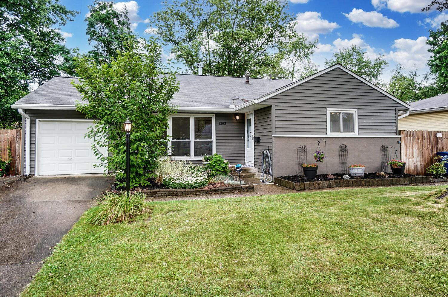 1292 Country Club Road Columbus, OH 43227 - Photo 1 of 33 Gallery Image 1