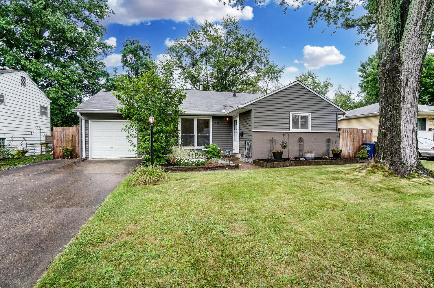 1292 Country Club Road Columbus, OH 43227 - Photo 2 of 33 Gallery Image 2
