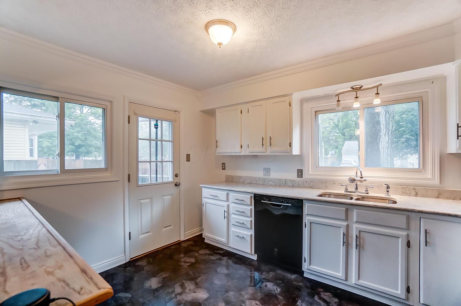 1292 Country Club Road Columbus, OH 43227 - Photo 9 of 33 Gallery Image 9