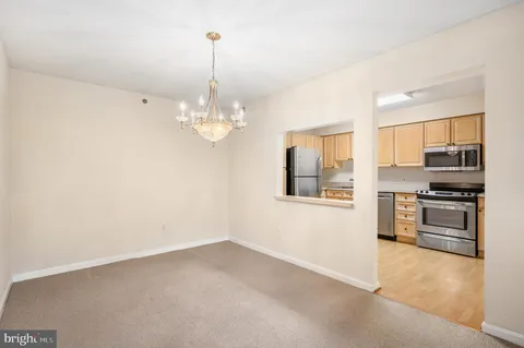 $325,000 | 19385 Cypress Ridge Terrace, Unit 519, Leesburg, VA 20176