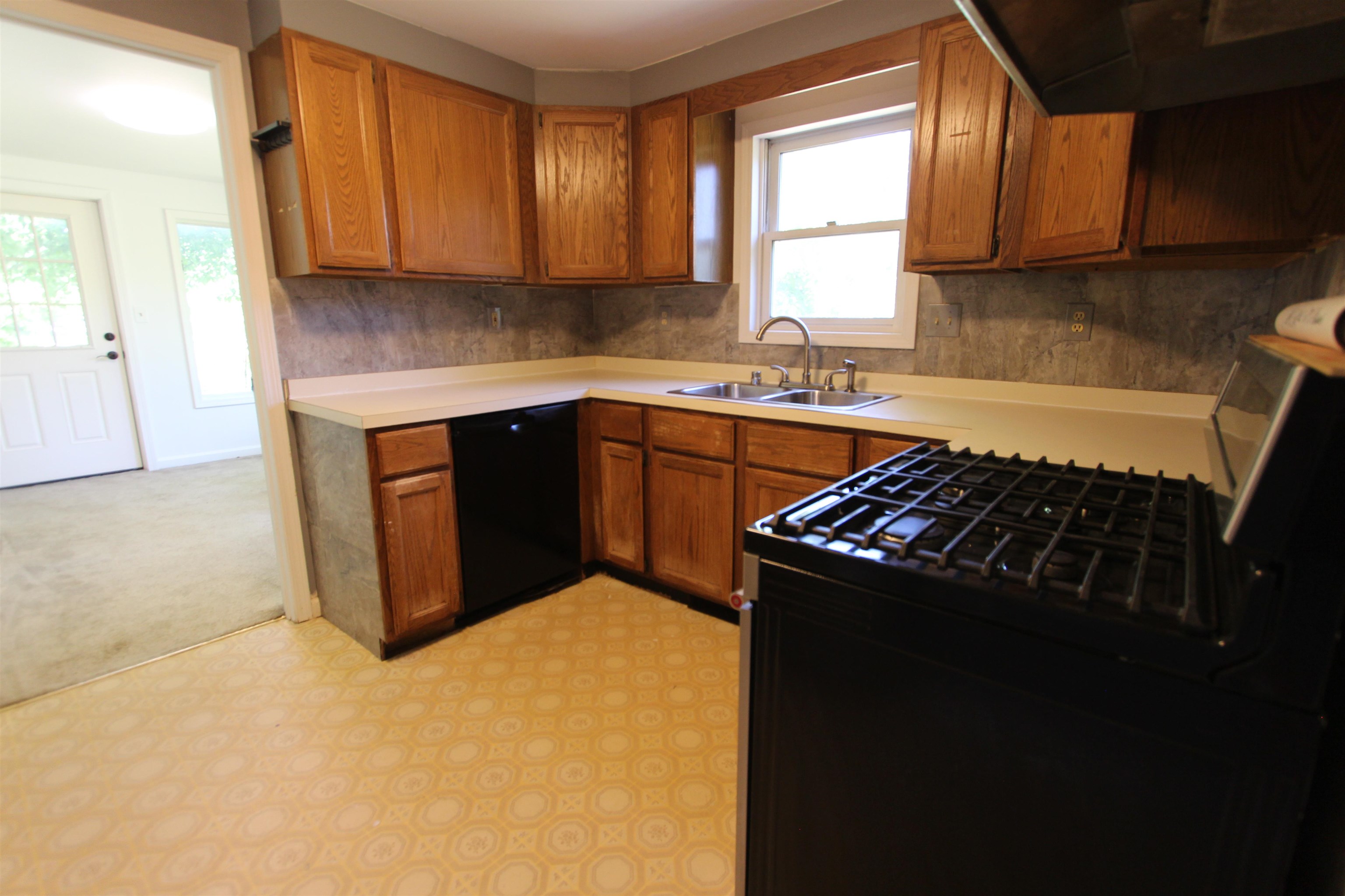 674 South Brownell Road Williston, VT 05495 - Photo 4 of 32
