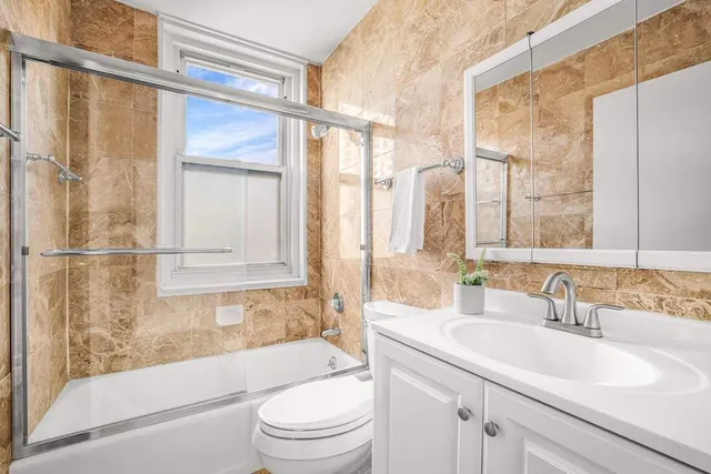 $715,000 | 2025 Broadway, Unit 18D | Upper West Side