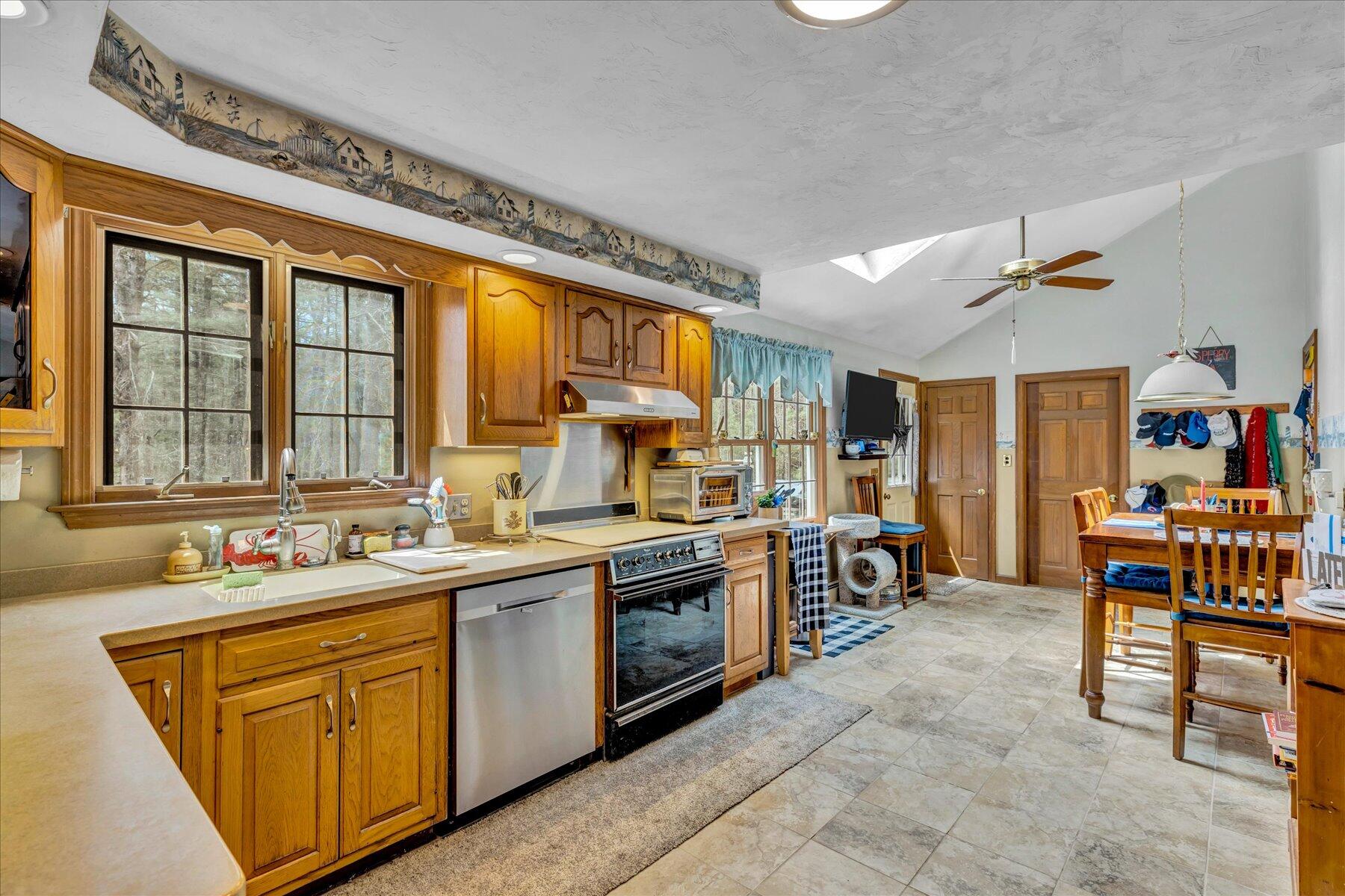 34 Staples Shore Road Lakeville, MA 02347 - Photo 8 of 47 25-Y1A9450