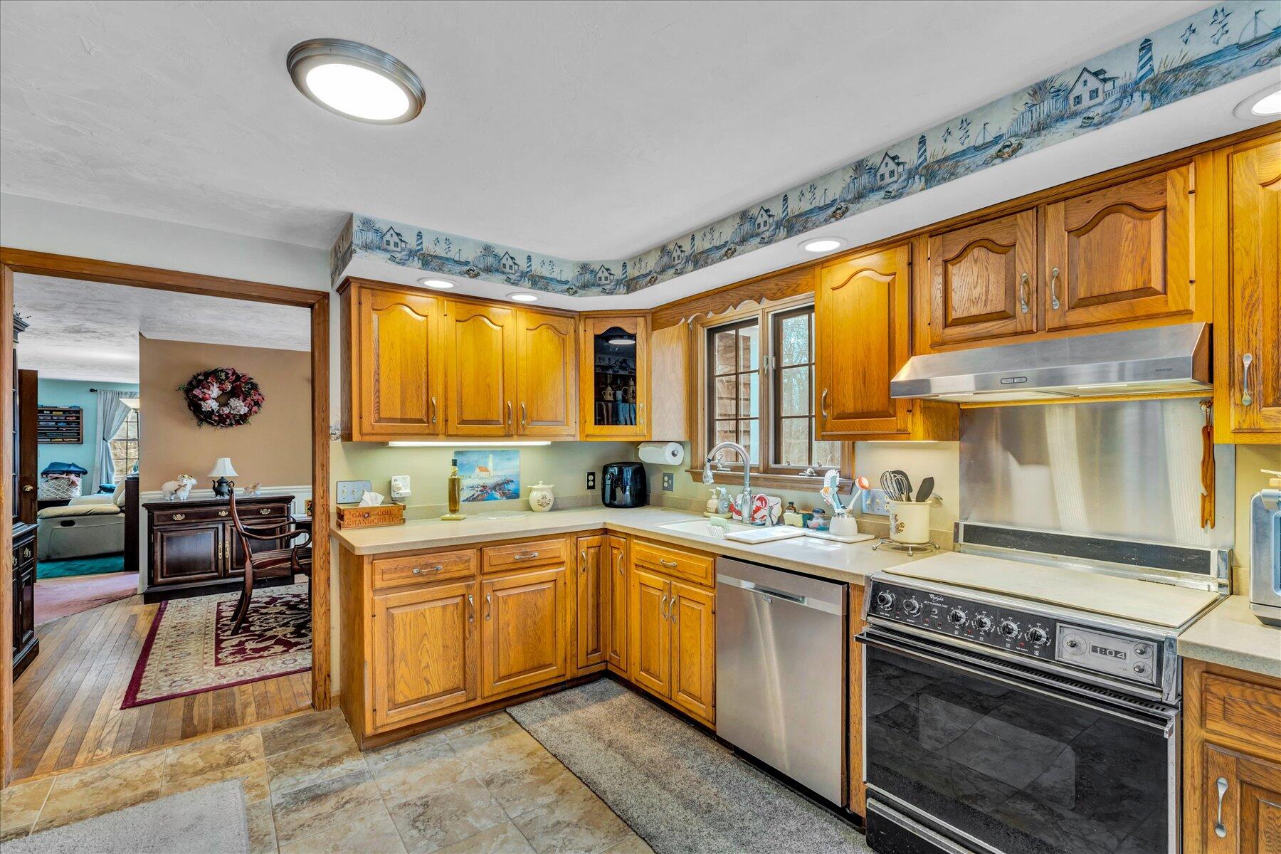 34 Staples Shore Road Lakeville, MA 02347 - Photo 10 of 47 27-Y1A9456