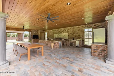 $485,000 | 1042 Fontelieu Street, St. Martinville, LA 70582