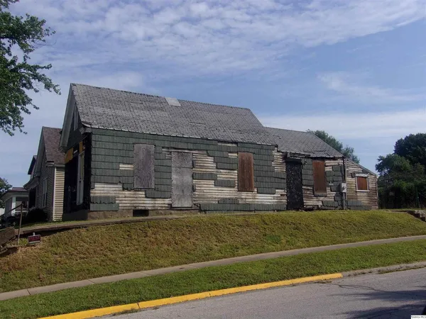 a front view of house with yard
