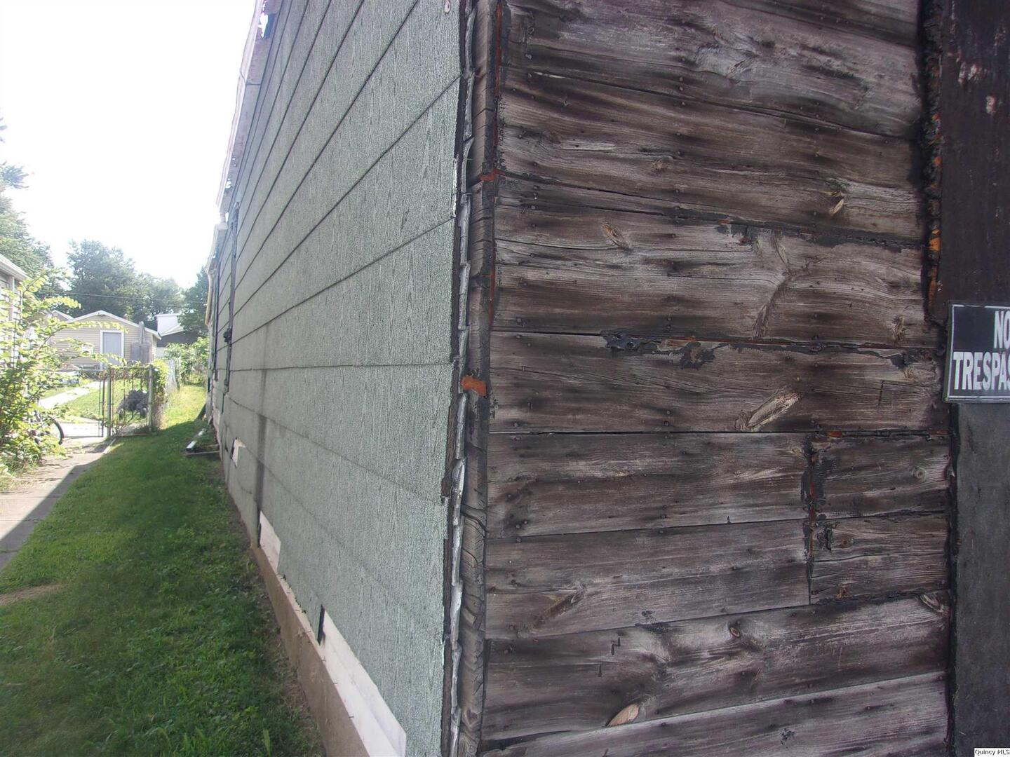741 South 14th Street Quincy, IL 62301 - Photo 4 of 11 a view of an entrance