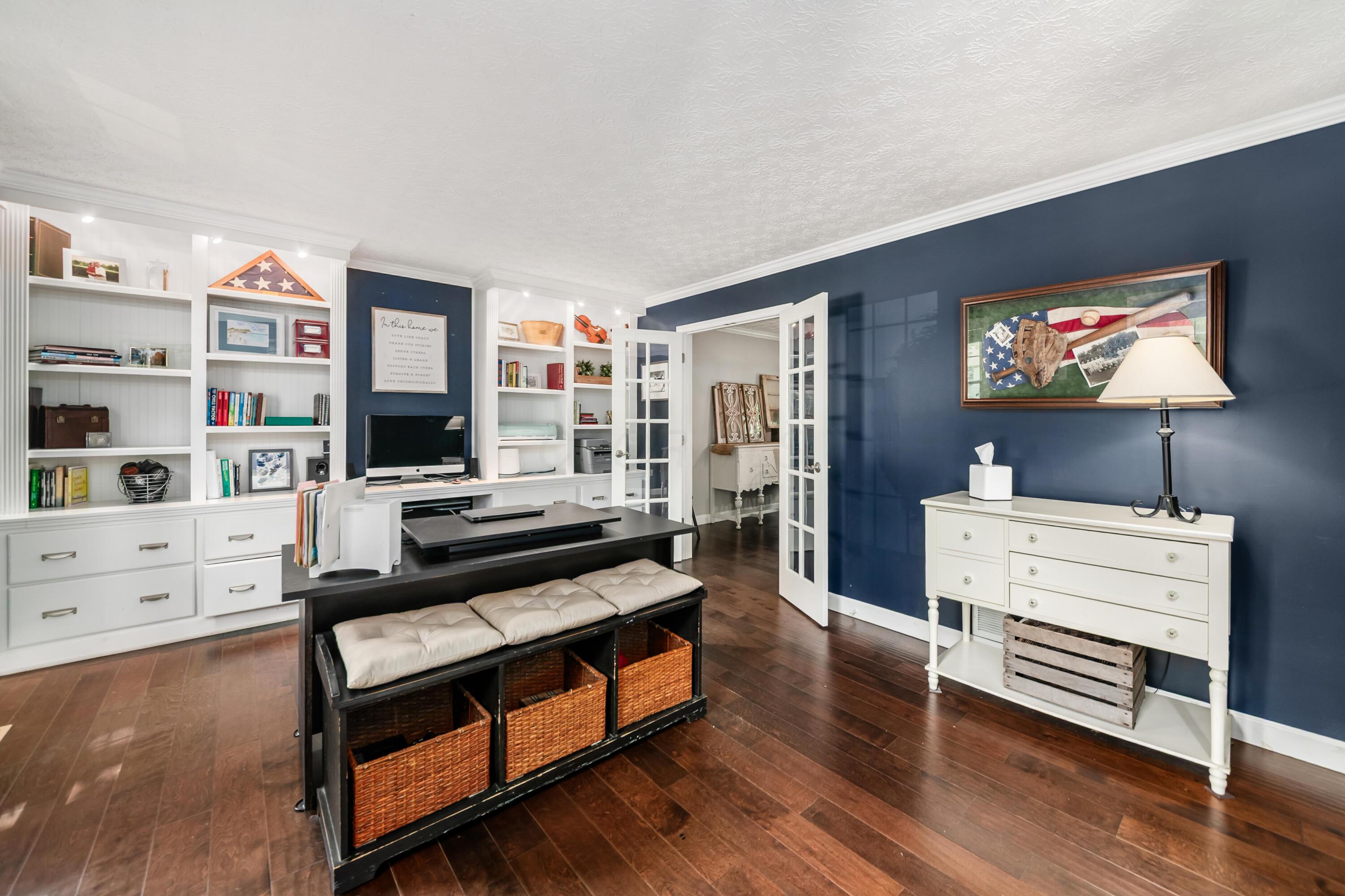 Living Room/Flex Space