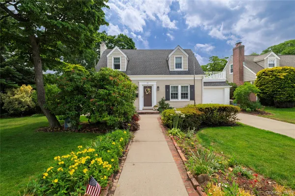 $699,000 | 21 Maple Street, Malverne, NY 11565