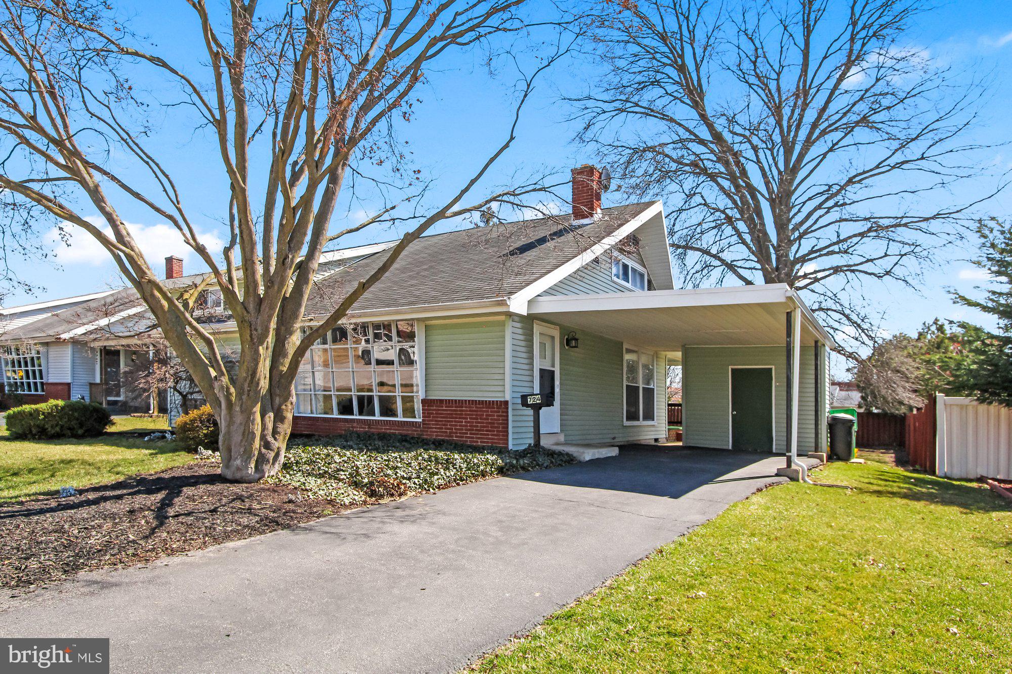 724 Gunnison Road York, PA 17404 - Photo 3 of 28 Gallery Image 3