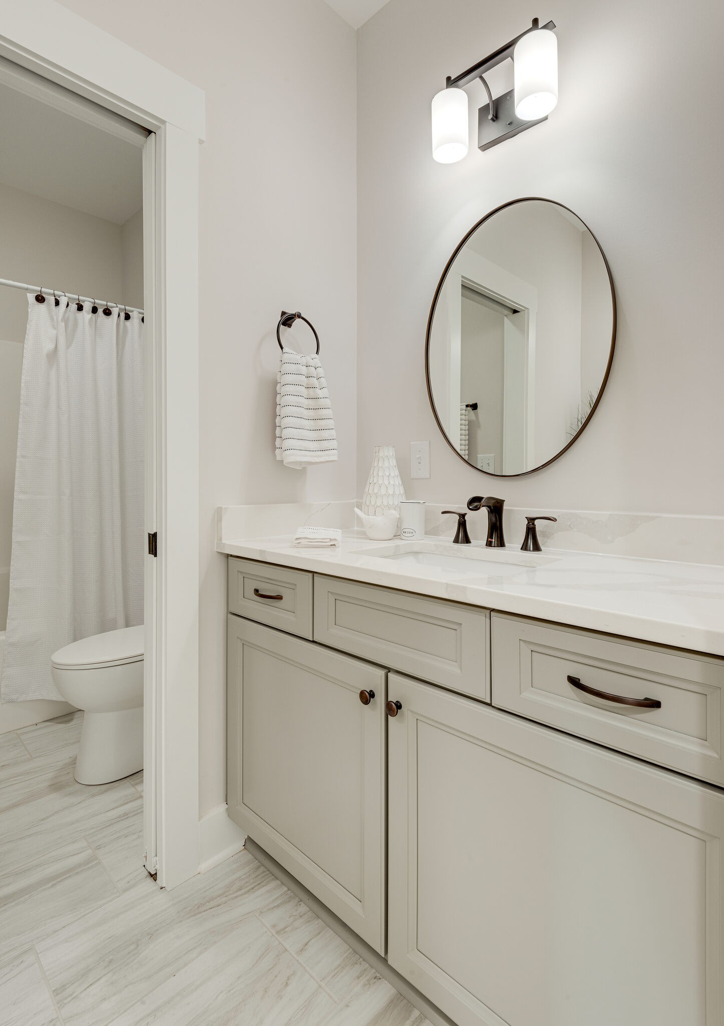 204 Stephen Street Dickson, TN 37055 - Photo 25 of 29 a bathroom with a toilet a sink and mirror