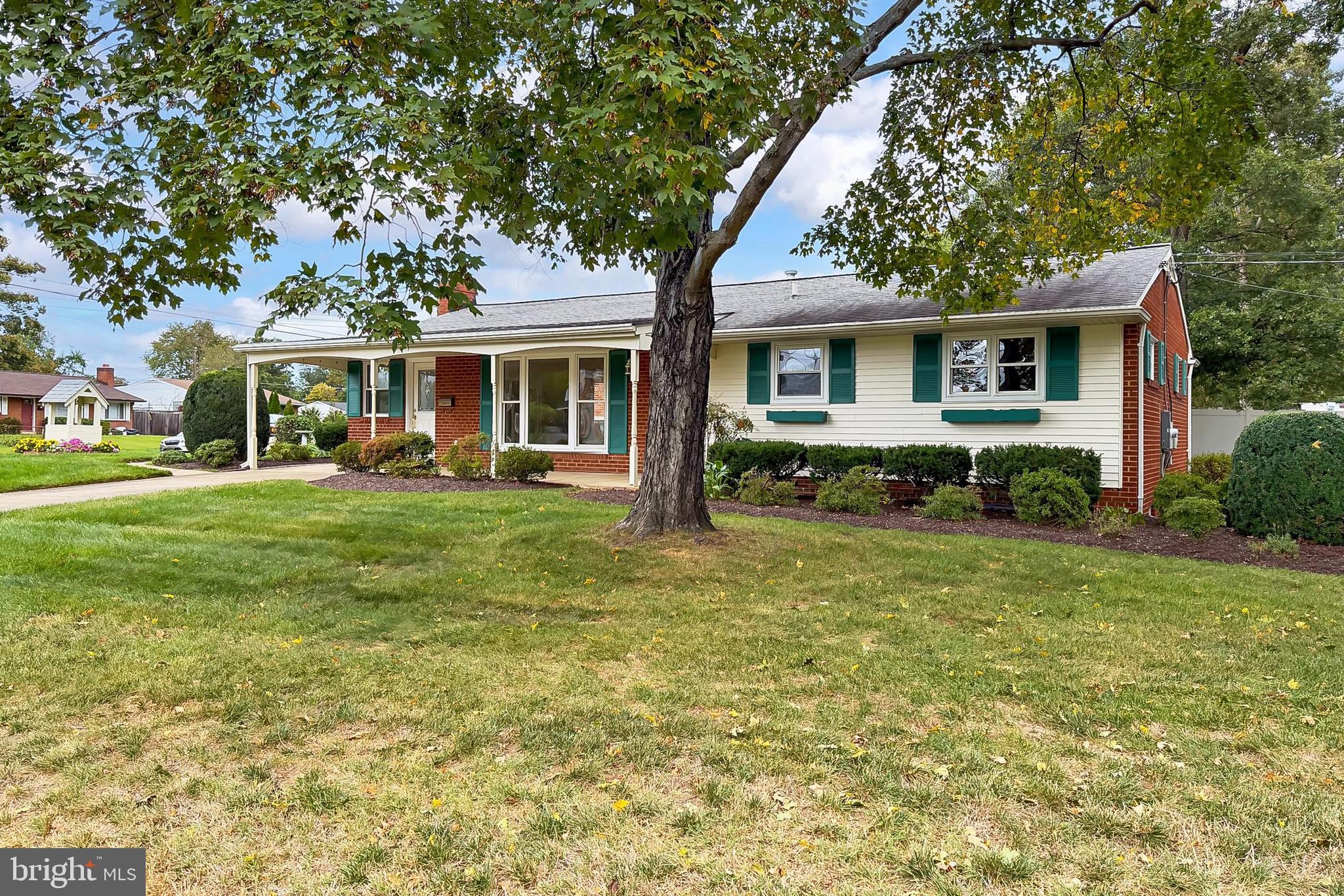 6824 Constance Drive Springfield, VA 22150 - Photo 11 of 67 Warm and welcoming