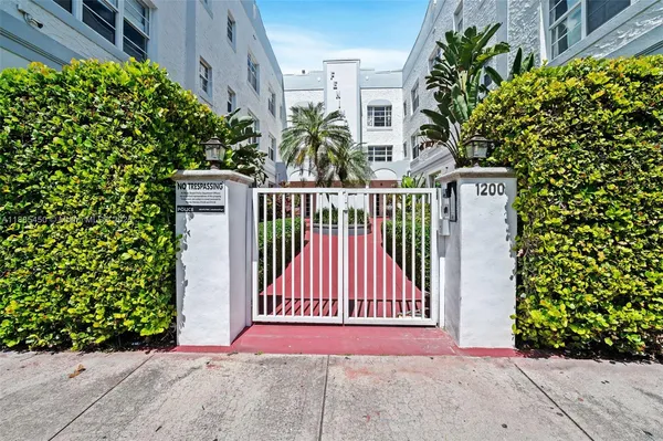 $2,700 | 1200 Euclid Avenue, Unit 301, Miami Beach, FL 33139