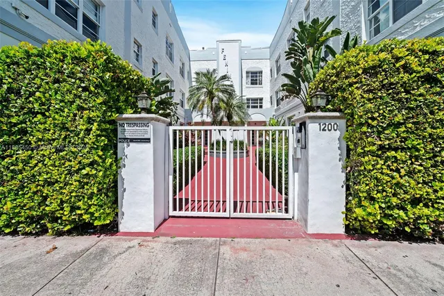 a view of a multi story building