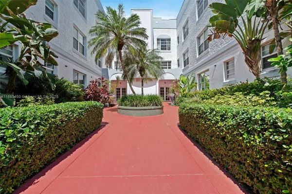 $2,700 | 1200 Euclid Avenue, Unit 301, Miami Beach, FL 33139