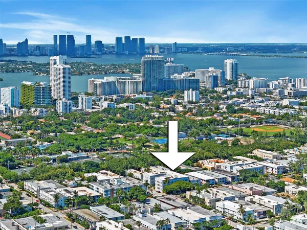 $2,700 | 1200 Euclid Avenue, Unit 301, Miami Beach, FL 33139