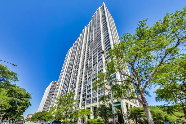 $3,000 | 2800 North Lake Shore Drive, Unit 312, Chicago, IL 60657