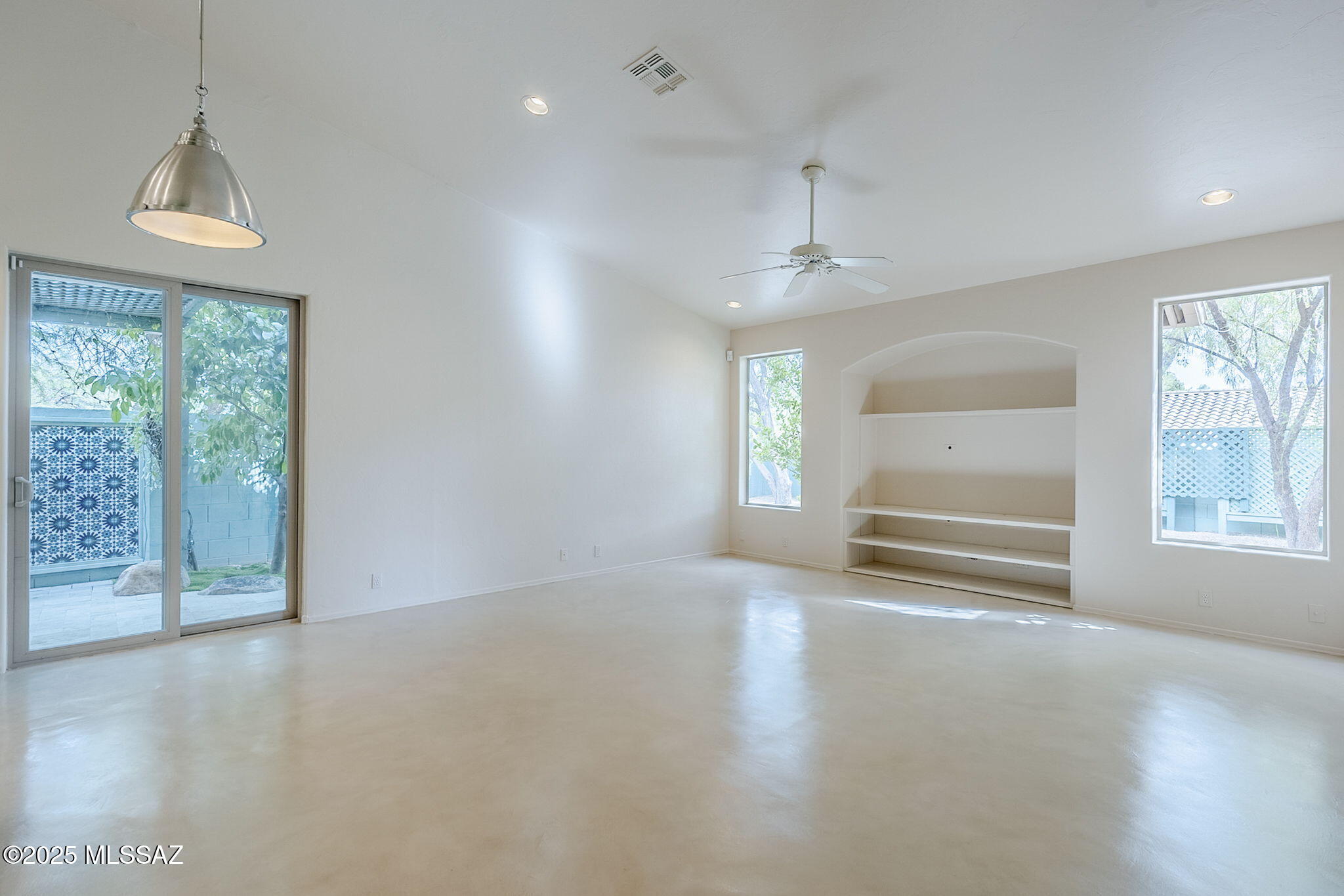 9808 East Rock Ridge Court Tucson, AZ 85749 - Photo 11 of 51 Living Room Vacant