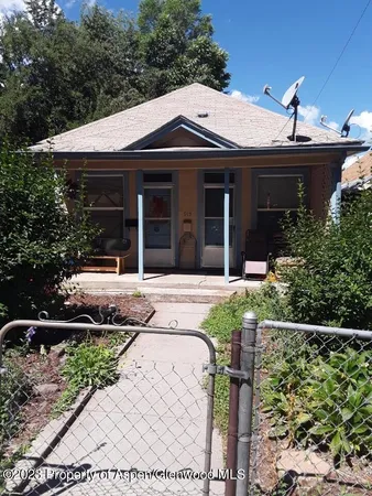 $1,700 | 915 Bennett Avenue, Glenwood Springs, CO 81601